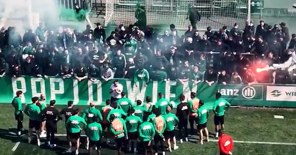 Ultras do Rapid Viena mostram o seu apoio no treino antes de dérbi
