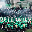Ultras do Rapid Viena mostram o seu apoio no treino antes de dérbi