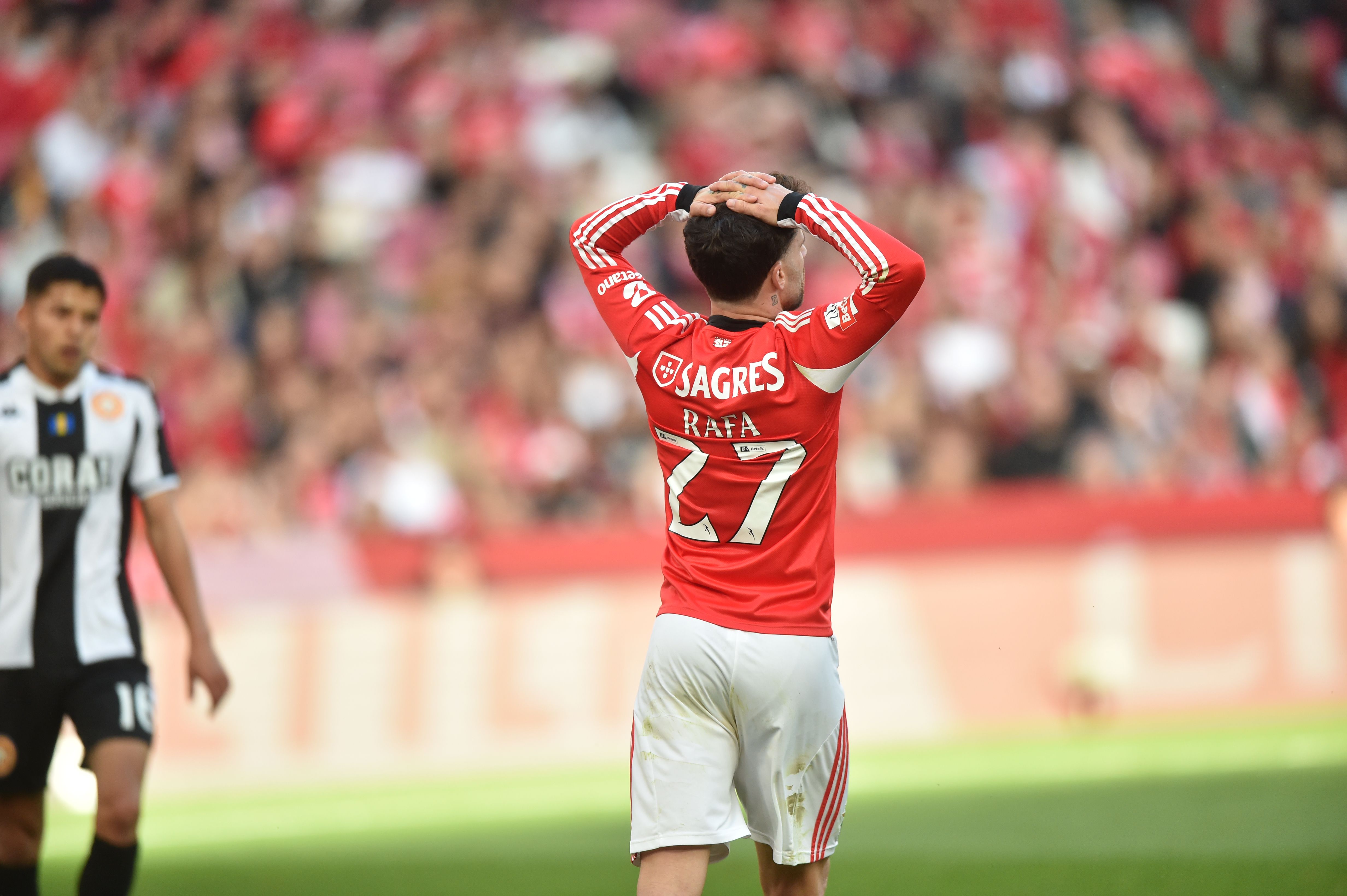 Rafa com as mãos na cabeça - Foto: Miguel Nunes