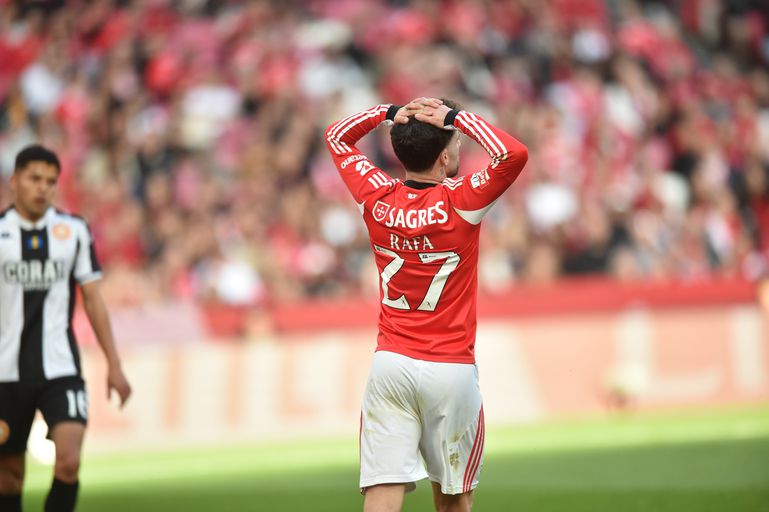 Rafa com as mãos na cabeça - Foto: Miguel Nunes