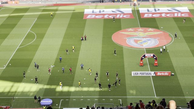 Benfica e Nacional aquecem no Estádio da Luz