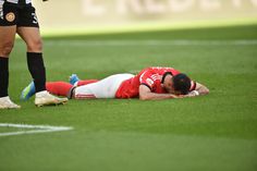 Pavlidis deitado no relvado - Foto: Miguel Nunes