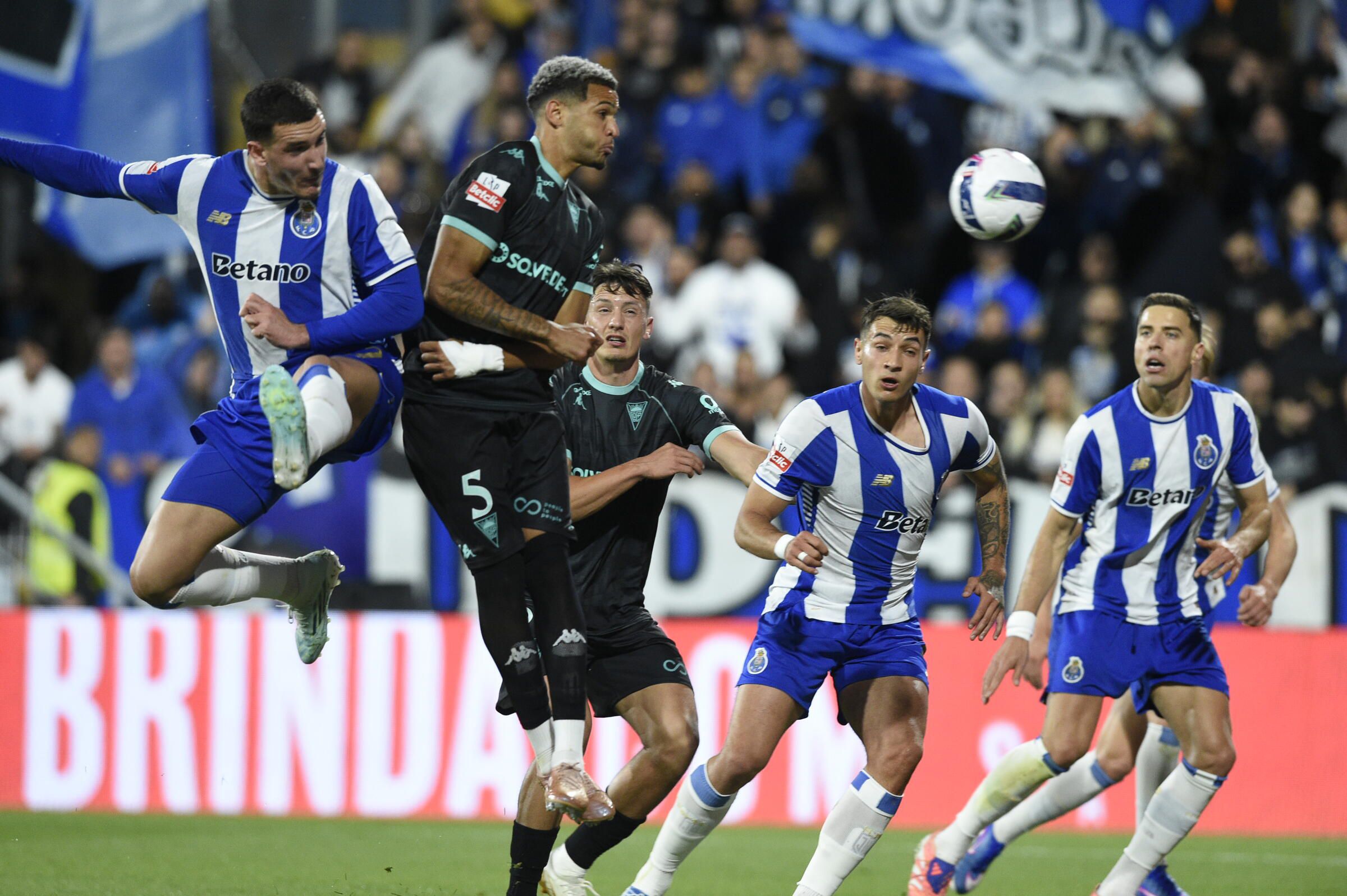 Gul e Tsoungui nas alturas - Foto: Sérgio Miguel Santos