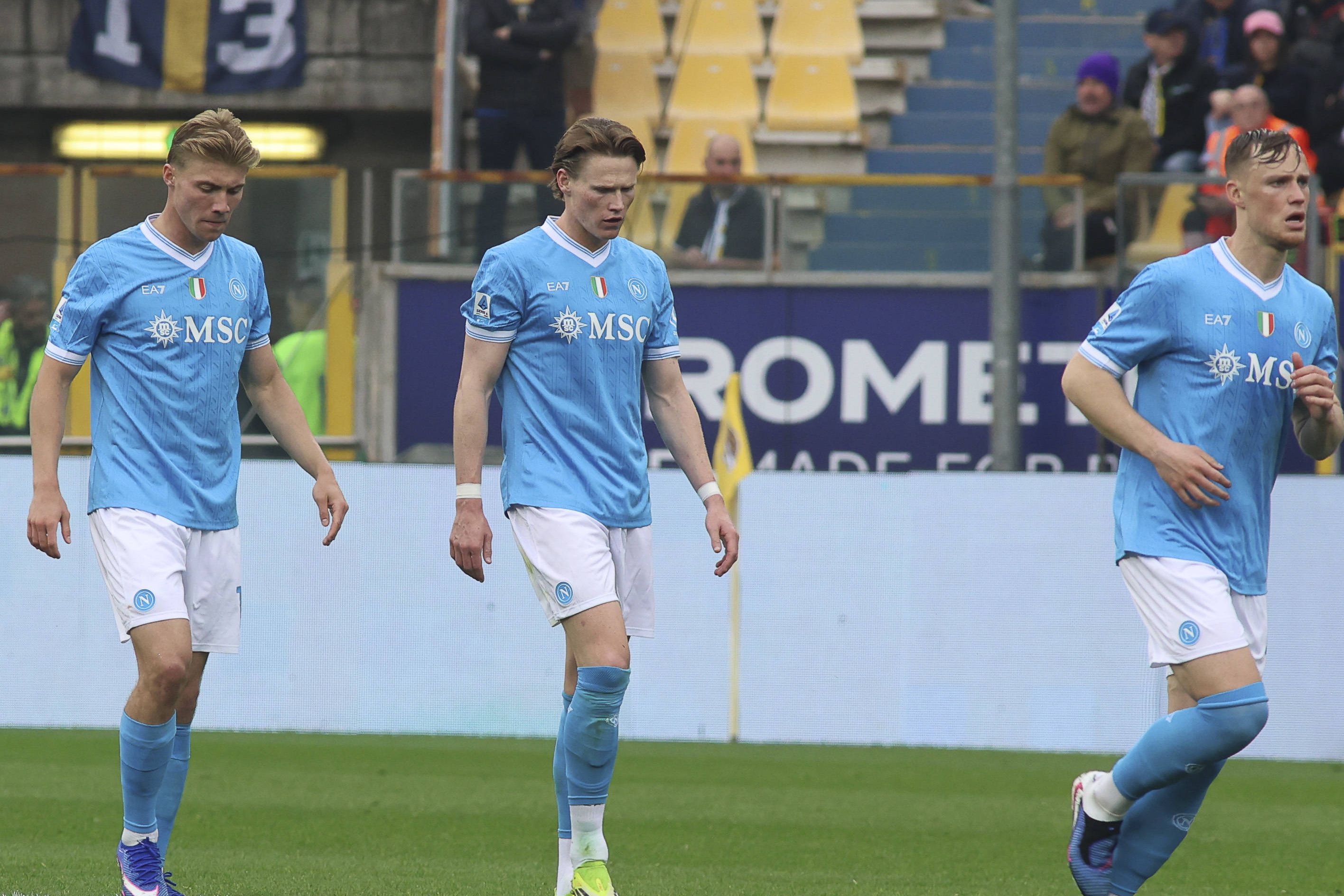 Jogadores do Nápoles frente ao Parma