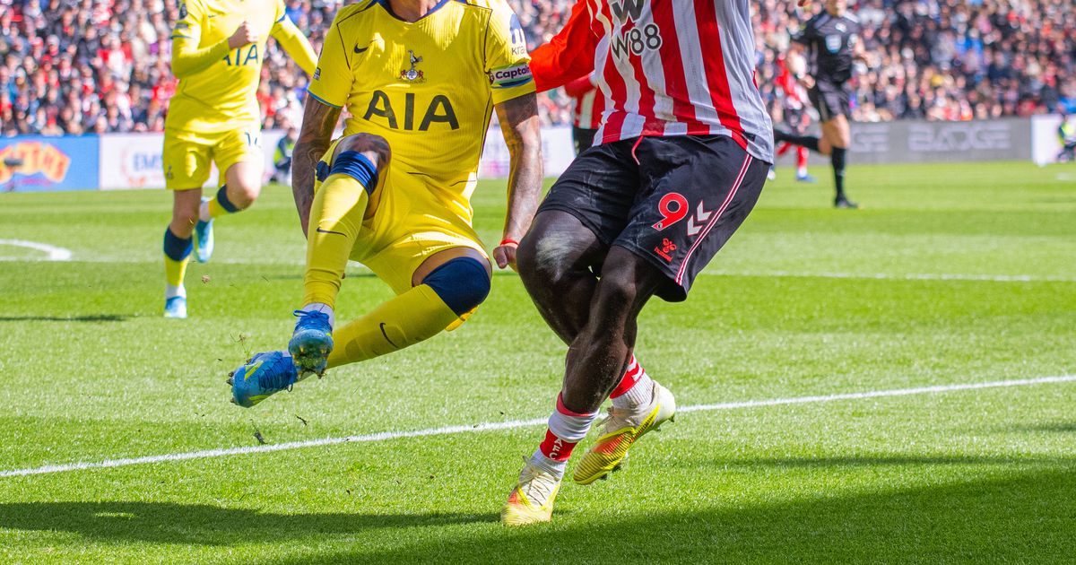 Avançado do Sunderland alvo de insultos racistas após lesão grave de Romero