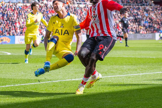 Brobbey esteve no lance que acabou com Romero em lágrimas