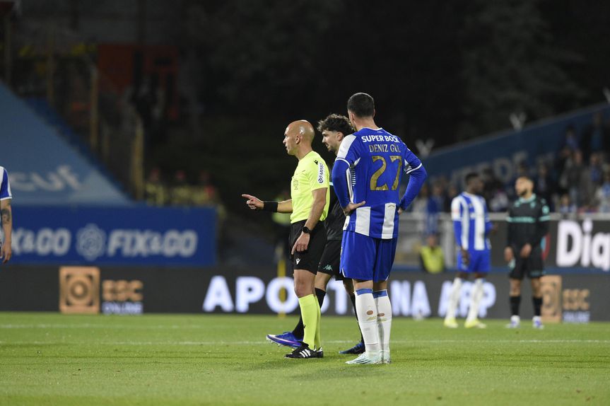 O 2-0, apontado por Deniz Gul, foi anulado - Foto: Sérgio Miguel Santos