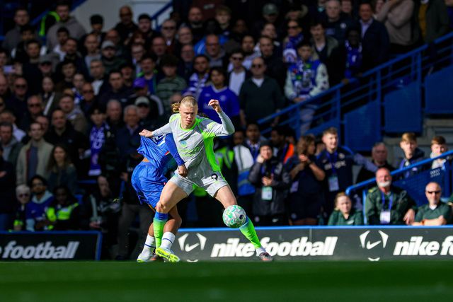 Haaland ainda não teve oportunidades frente ao Chelsea - FOTO: IMAGO
