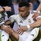 Mbappé com golpe na testa que provocou sangramento