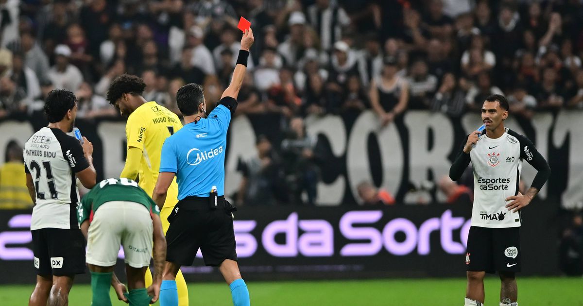 Palmeiras não consegue ultrapassar um Corinthians de Diniz reduzido a nove