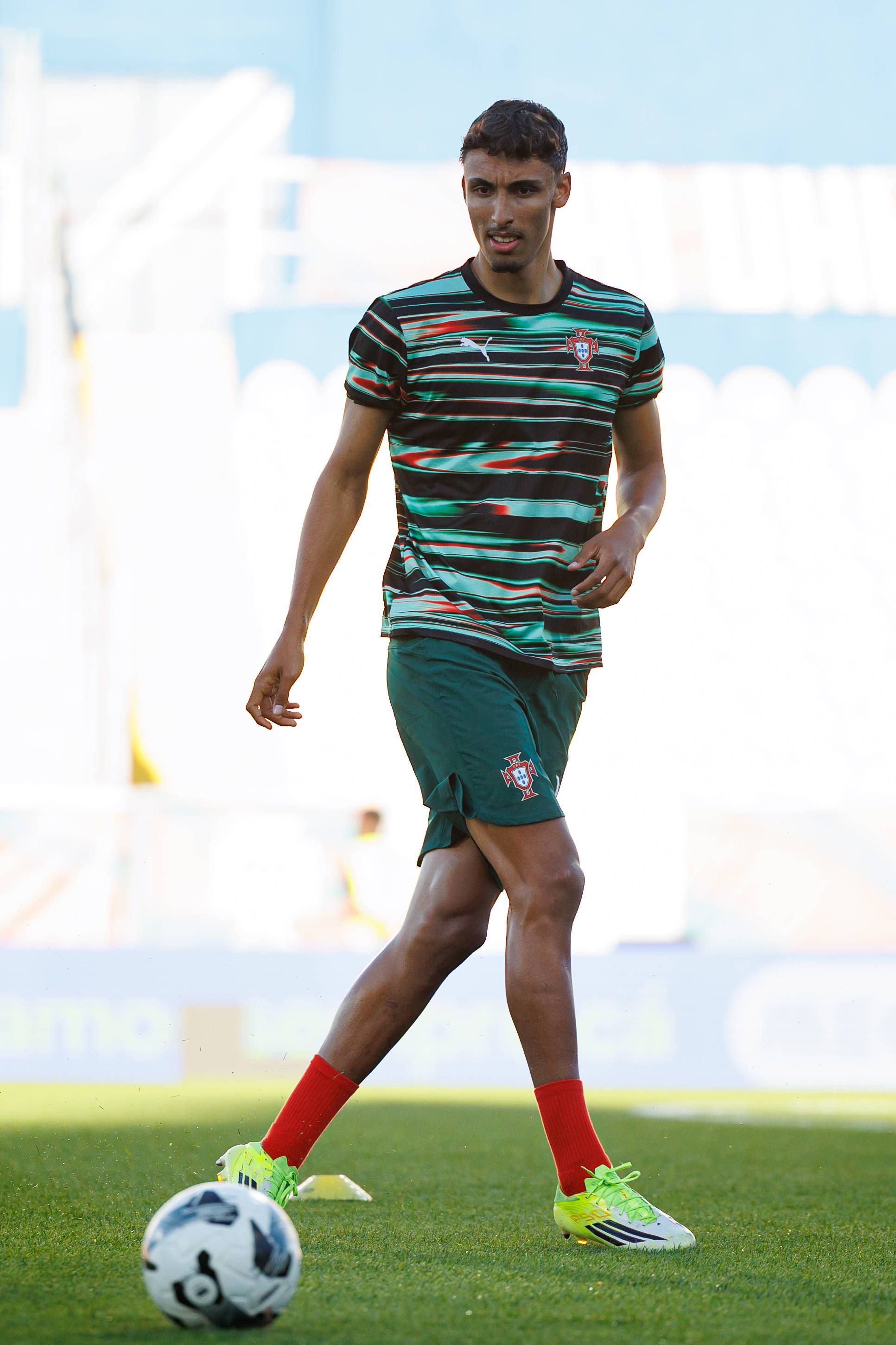 Tiago Gabriel, defesa-central, Lecce. Valor de Mercado: 15 M€. Dados: Transfermarkt