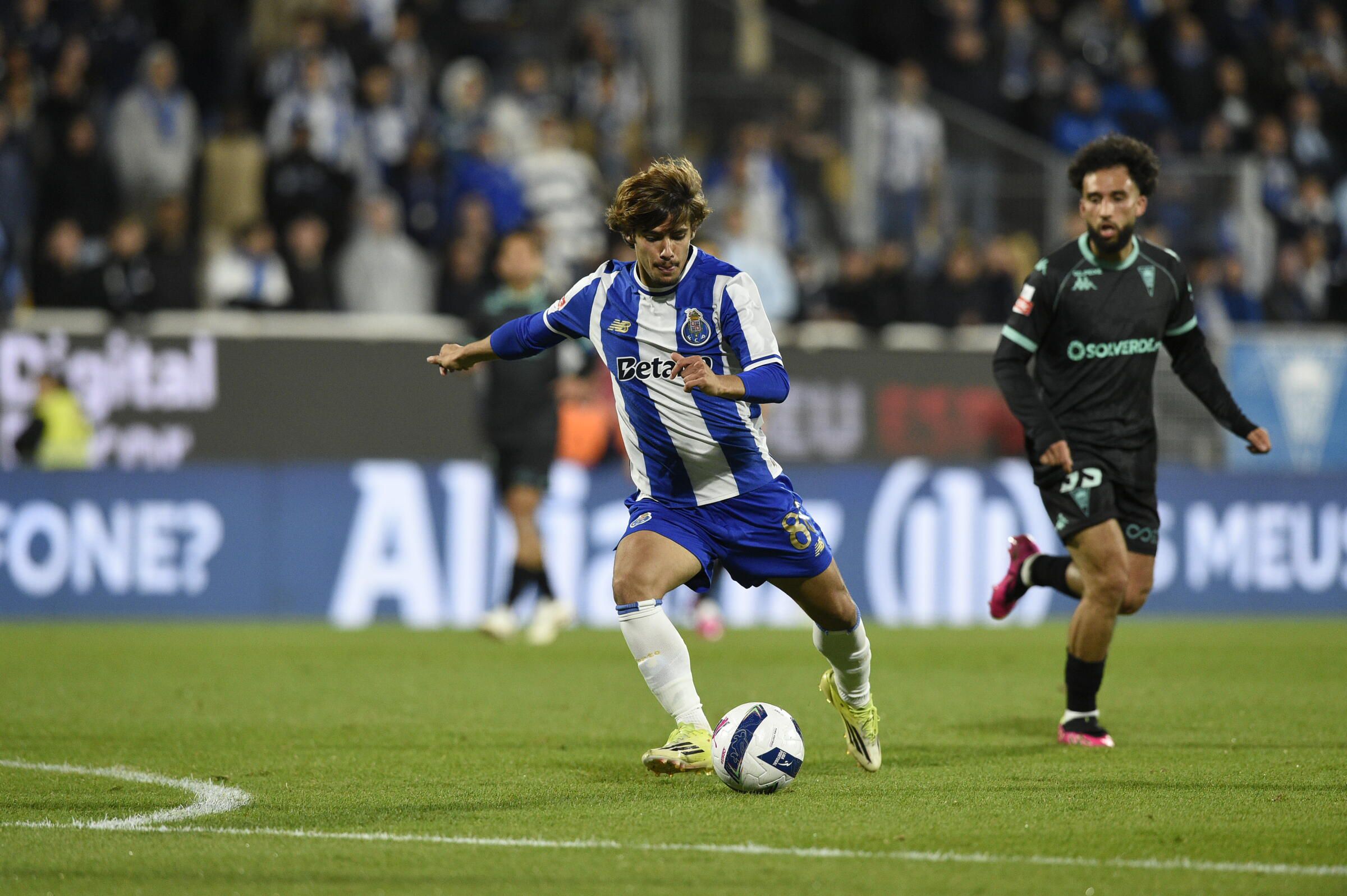 Rodrigo Mora entrou na segunda parte- Foto: Sérgio Miguel Santos