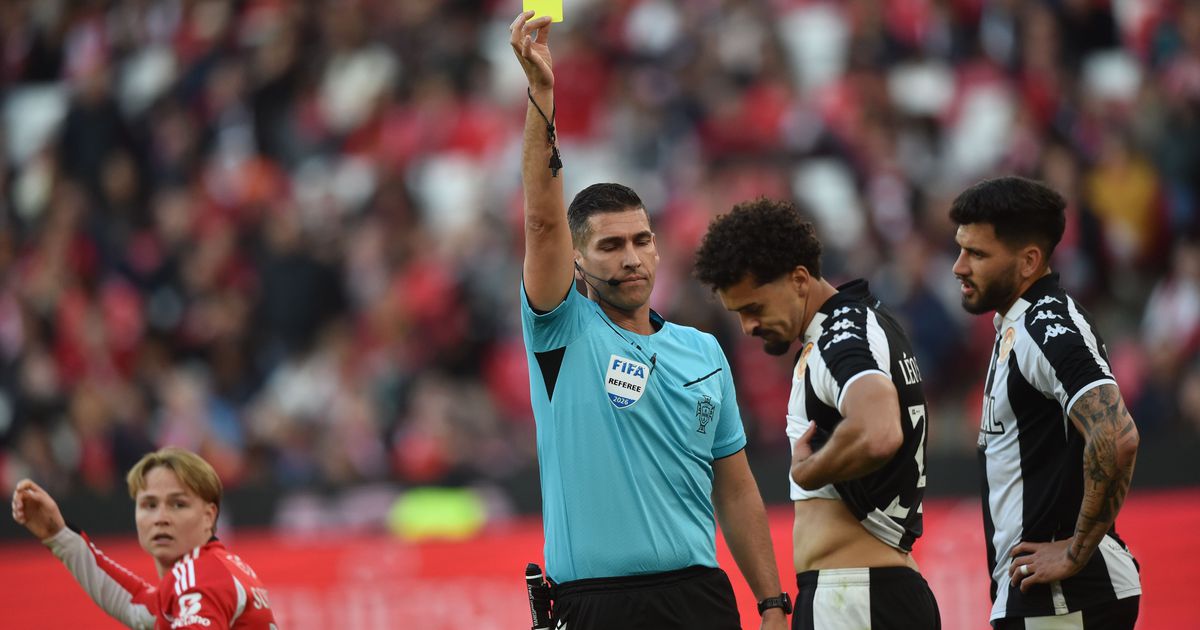 Penálti e golo anulado: Pedro Henriques analisa a arbitragem do Benfica-Nacional