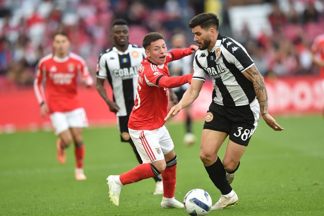 Prestianni a perseguir Zé Vitor - Foto: Miguel Nunes