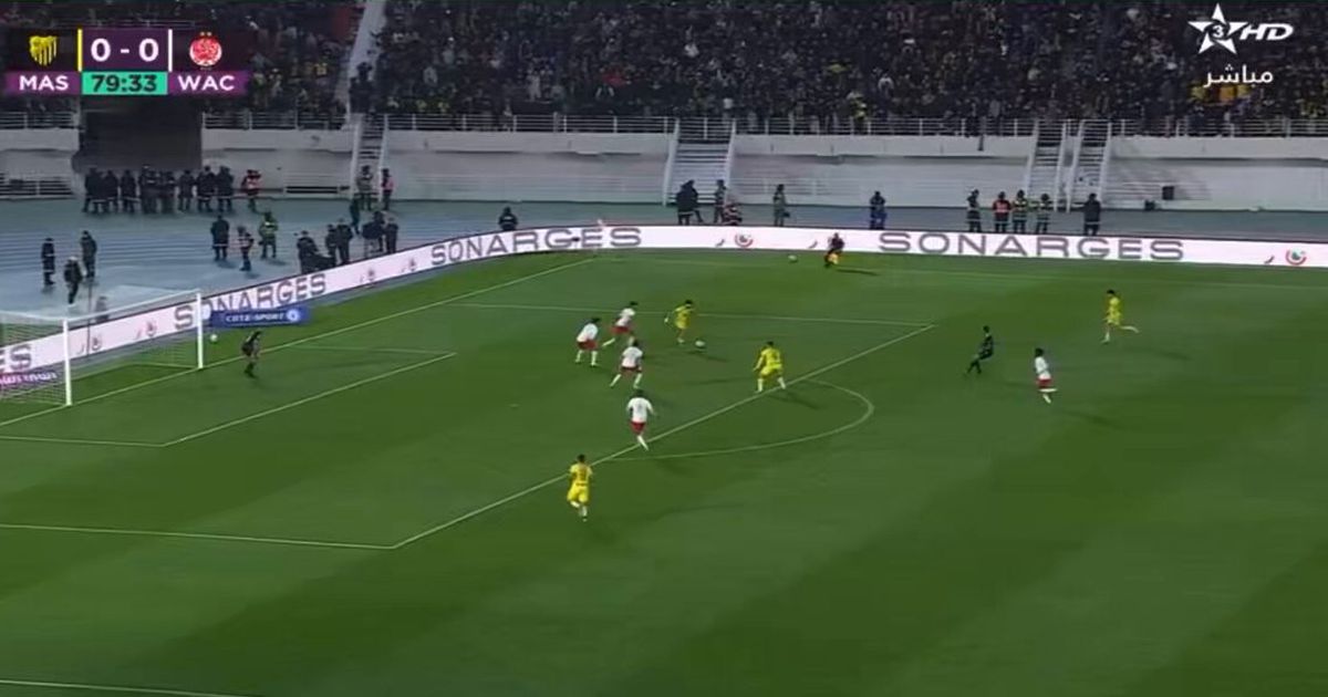 De Marrocos chega uma bela rabona de fora da área, séria candidata ao Puskás (vídeo)