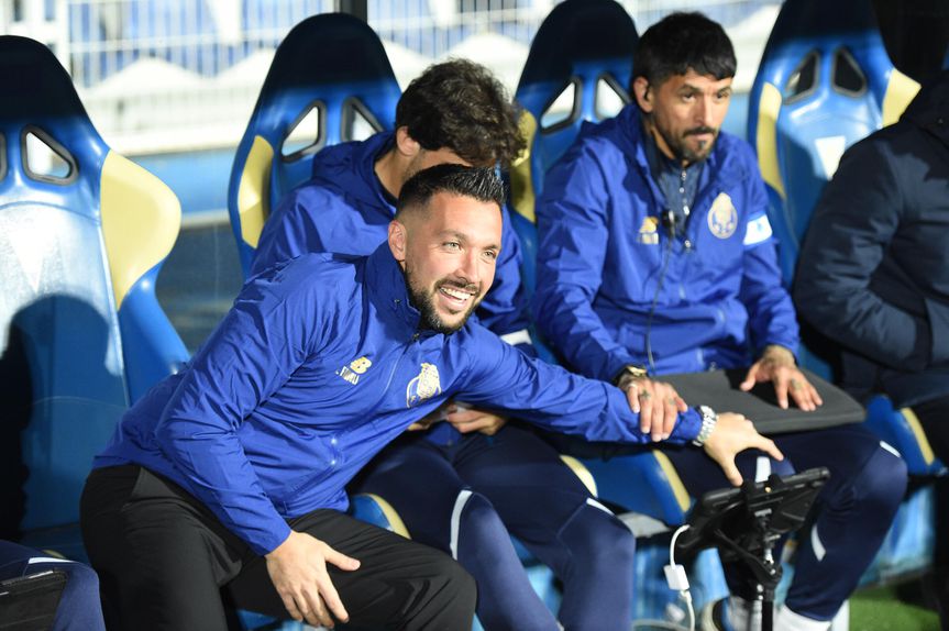 Francesco Farioli, treinador do FC Porto - Foto: Sérgio Miguel Santos