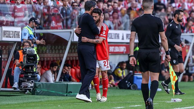 «Avançados? Benfica não é um clube fácil»