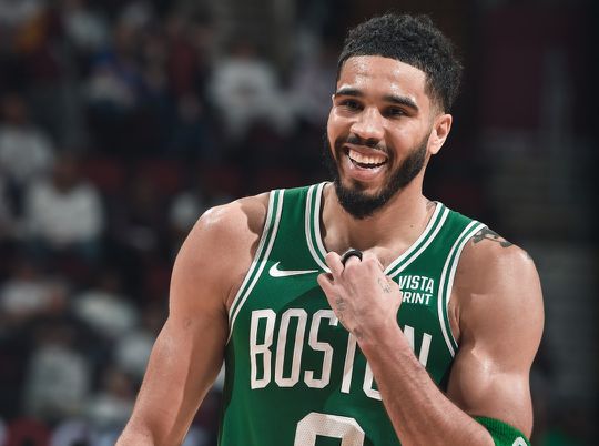 NBA: Celtics de novo no comando, Mavericks viram eliminatória