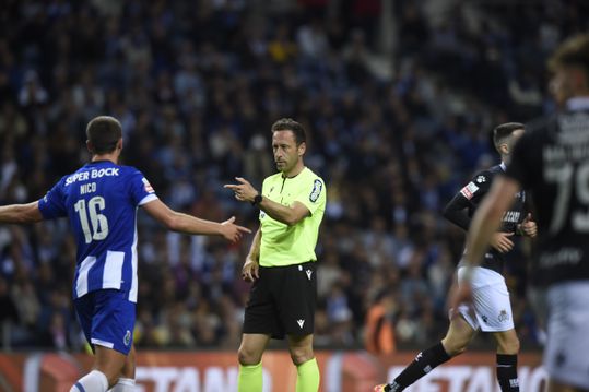 Duarte Gomes analisa a arbitragem do dérbi do Porto: uma grande dúvida