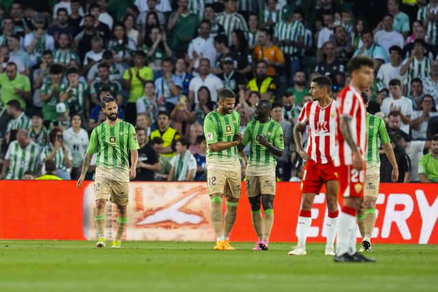 Betis de Rui Silva e William vence Maximiano e sobe a lugar de Liga Europa