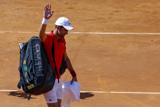 Djokovic perde em Roma e admite influência de acidente com garrafa