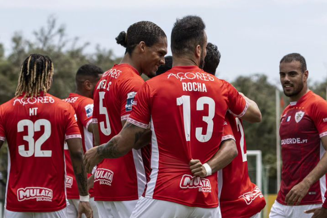 Liga 2: Santa Clara festeja subida de divisão com vitória em Mafra
