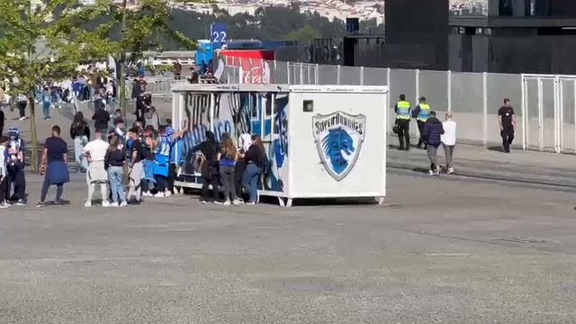'Loja' dos Super Dragões no estádio fechada