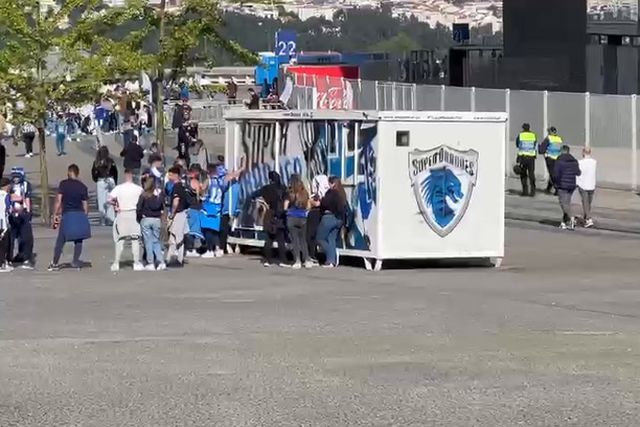 'Loja' dos Super Dragões no estádio fechada
