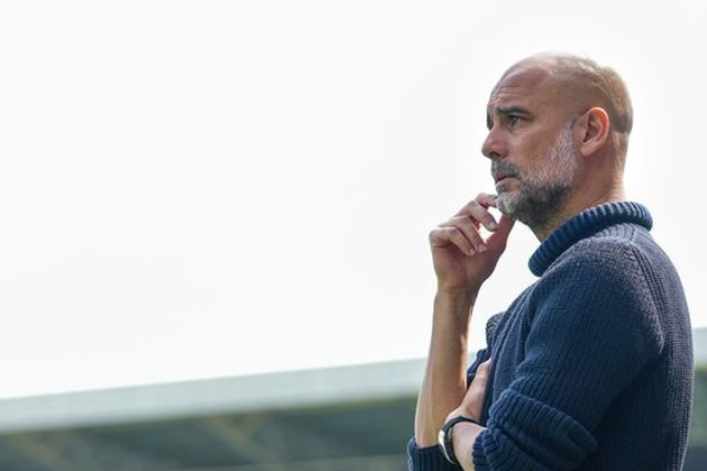 Guardiola usa camisola quente até quando está calor (e explica porquê)