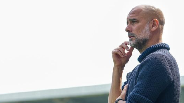 Guardiola usa camisola quente até quando está calor (e explica porquê)