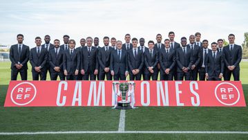 Vídeo: Real Madrid recebeu troféu no centro de treinos e à porta fechada