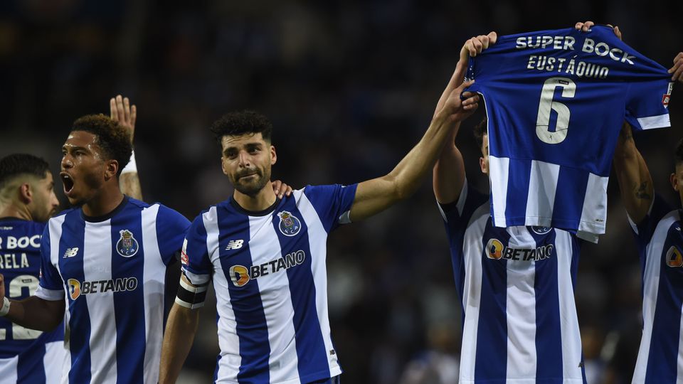 FC Porto: Eustáquio reage à homenagem dos companheiros de equipa