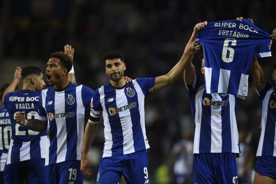 FC Porto: Eustáquio reage à homenagem dos companheiros de equipa