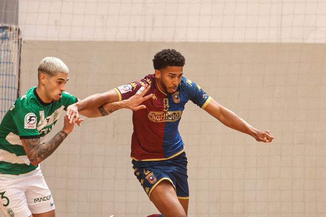 Sporting regressa aos triunfos no play-off de campeão