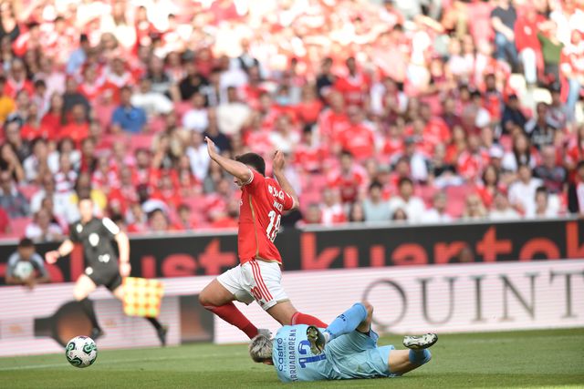 Uma mão cheia de golos a dizer à Luz até para o ano (crónica)