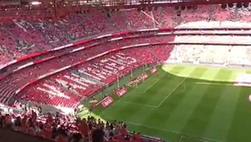 Adeptos do Benfica assobiam Schmidt na Luz