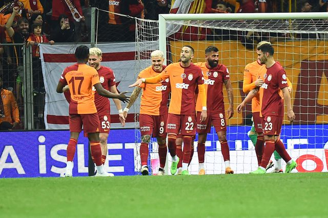 Liga Turca: Galatasaray e Fenerbahçe vencem e título pode ser decidido no dérbi