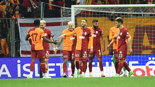 Liga Turca: Galatasaray e Fenerbahçe vencem e título pode ser decidido no dérbi