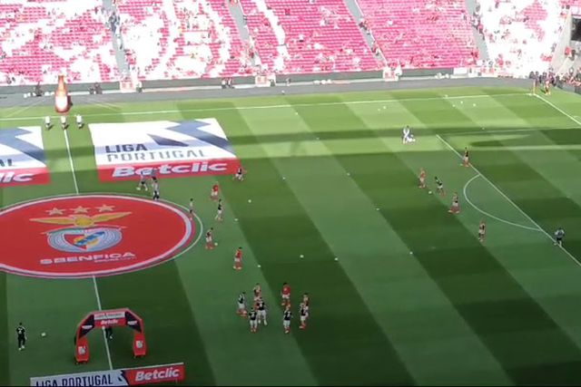 Benfica faz preparativos no relvado