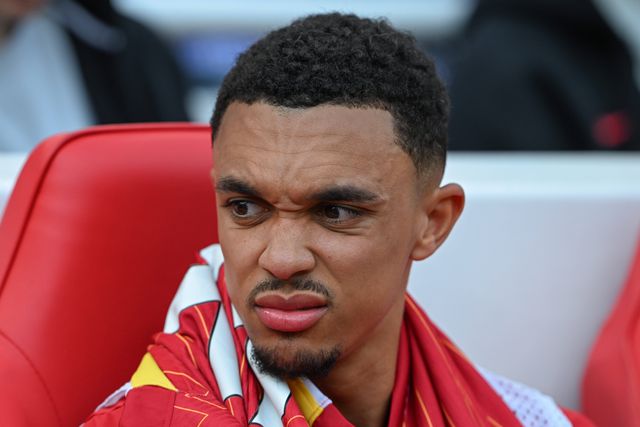 Assobios a Alexander-Arnold dividem Liverpool: «Foram longe demais»