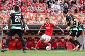 Di María, avançado do Benfica, em ação frente ao Sporting