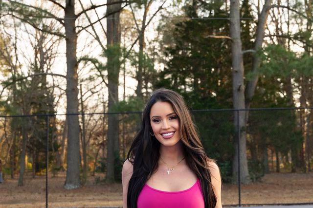 A treinadora de ténis mais sexy brilha nas redes mas não no ténis