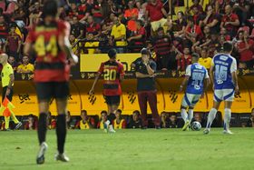 Estreia difícil para António Oliveira: insultos e goleada no primeiro jogo no banco do Sport 