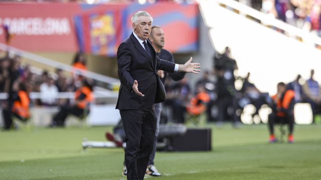 Ancelotti durante o clássico entre Real Madrid e Barcelona