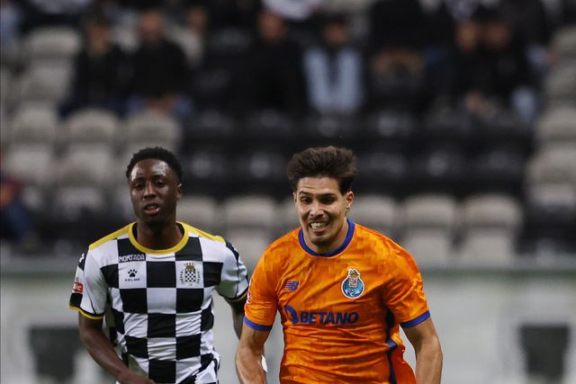 Kakay viu duplo amarelo contra o FC Porto (Foto: Catarina Morais/Kapta+)