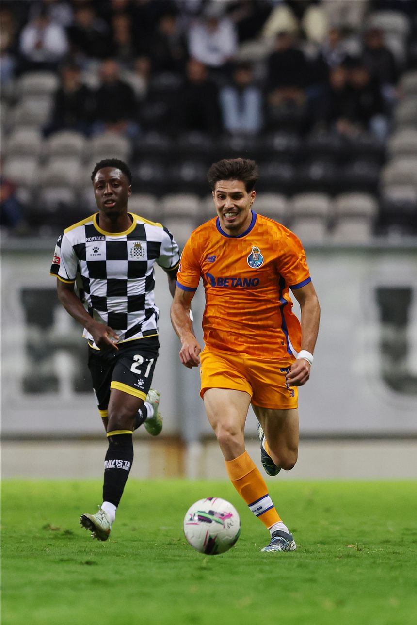 Kakay viu duplo amarelo contra o FC Porto (Foto: Catarina Morais/Kapta+)