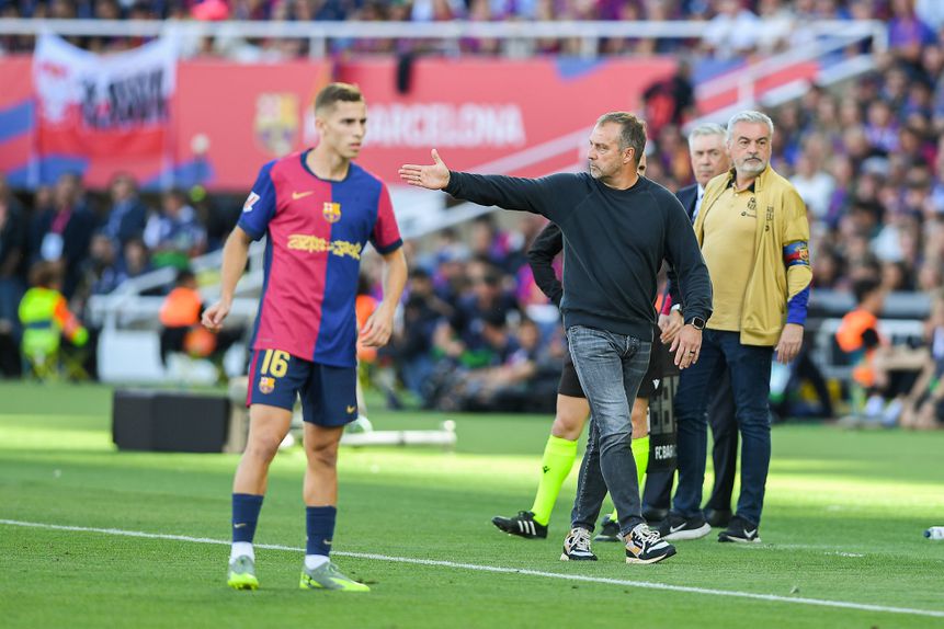 Hansi Flick durante o El Clásico com o Real Madrid