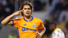 «Se continuar assim, irá aparecer alguém e pagar a cláusula de Rodrigo Mora»