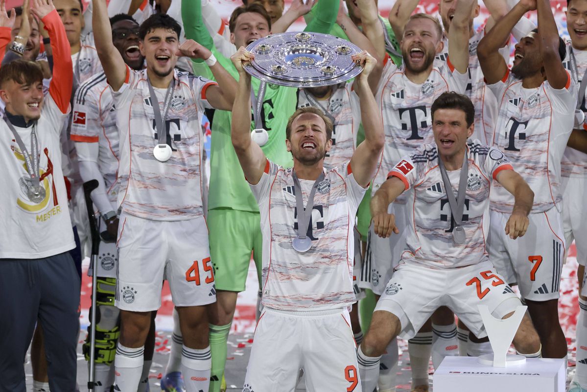 Lendas do Bayern criticam festa do título dos jogadores em Ibiza