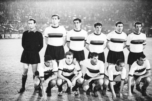 Equipa do Inter que defrontaria o Benfica a 27 de maio de 1965 na final da Taça dos Campeões. FOTO A BOLA